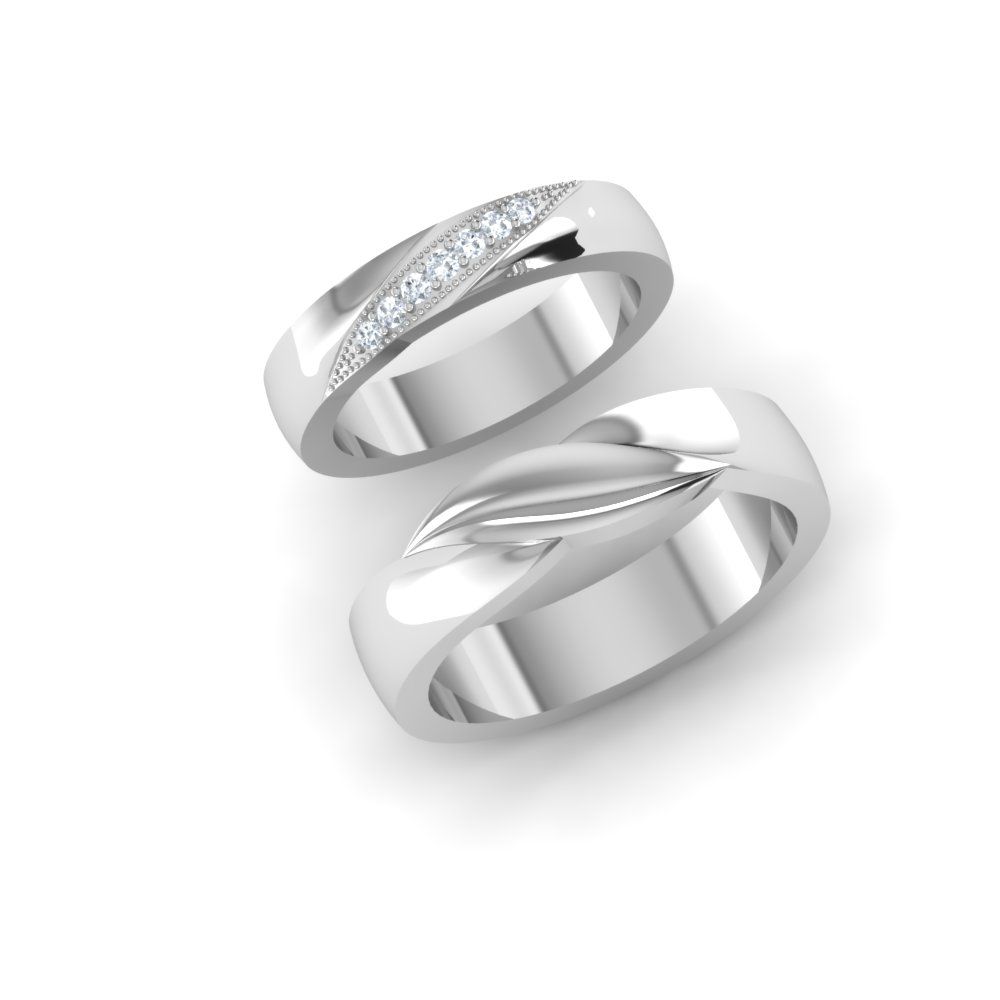 Band ring in platinum with diamonds